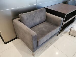 tapiceria-contratista-sillon-sala-gris